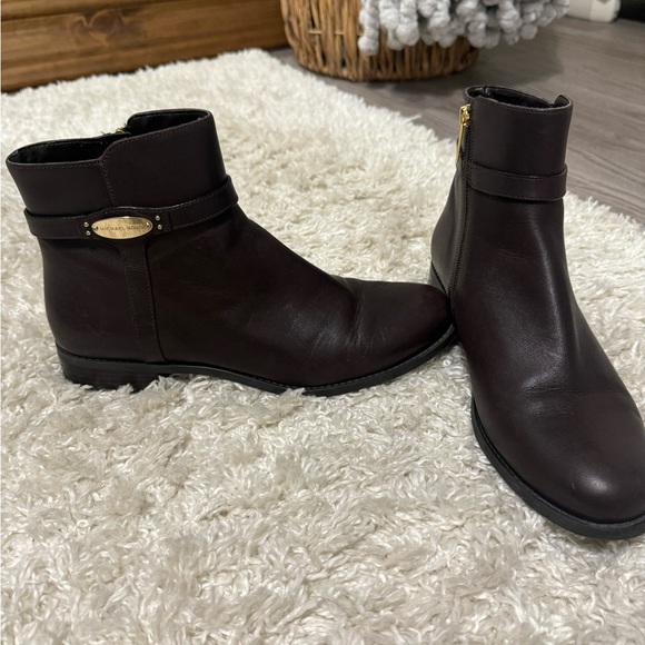 Michael by MK Women's Finley Low Heel Leather Booties - Picture 2 of 10